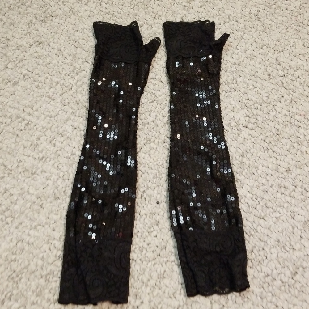 Sexy. Vintage. Hand accessory